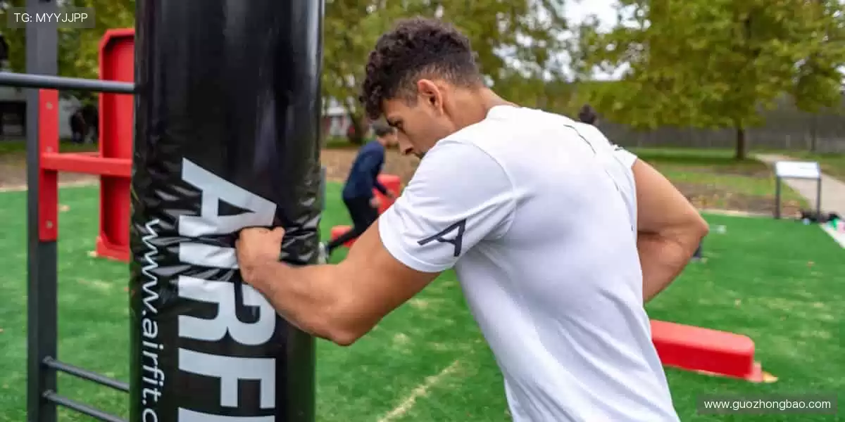 「错过直播？精彩回放随时看！📲订阅频道，精彩永不缺席！」